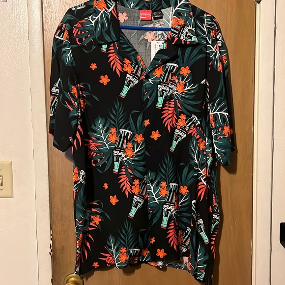 Coca-cola Men’s button up - Picture 2 of 7